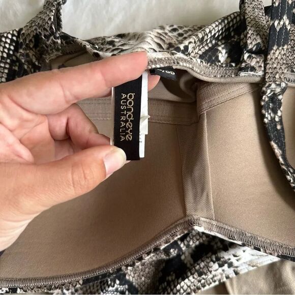 Bond-Eye Australia Nip Tuck One-Piece Swimsuit Women's Size 8 D/DD - Picture 3 of 10